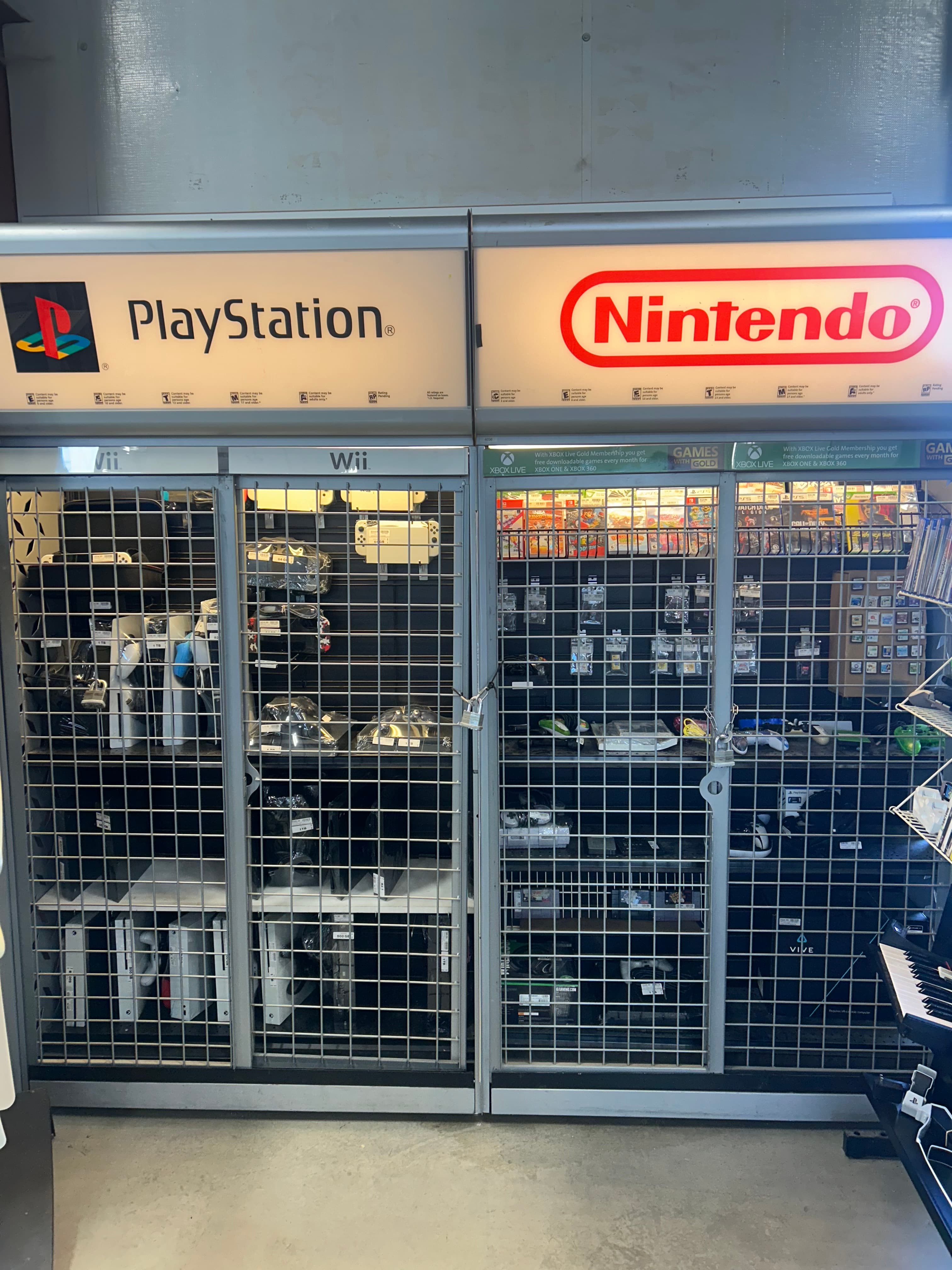 Cash 1 Pawn Nintendo and PlayStation gaming consoles and accessories display - buy nintendo playstation missoula | Missoula MT